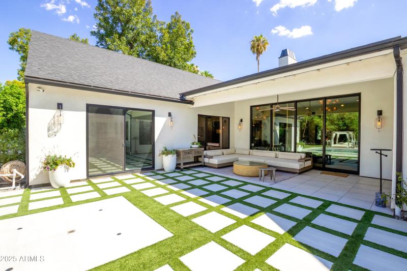 covered patio w/misters