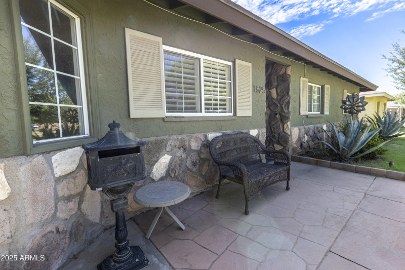 1825 E Medlock Dr-23