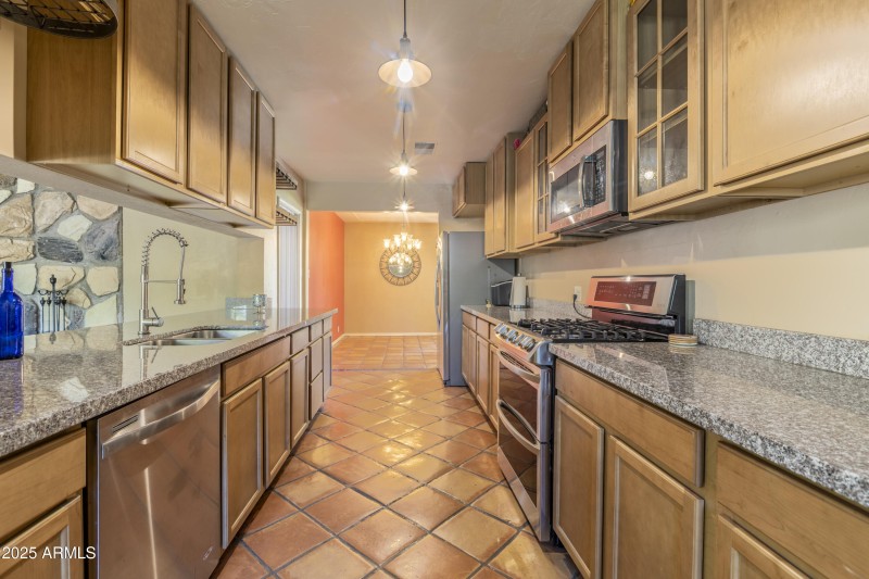 1825 E Medlock Dr-31