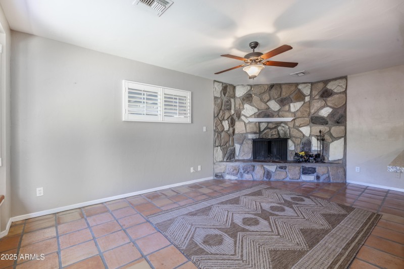 1825 E Medlock Dr-32