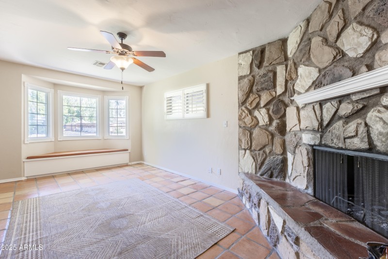 1825 E Medlock Dr-33