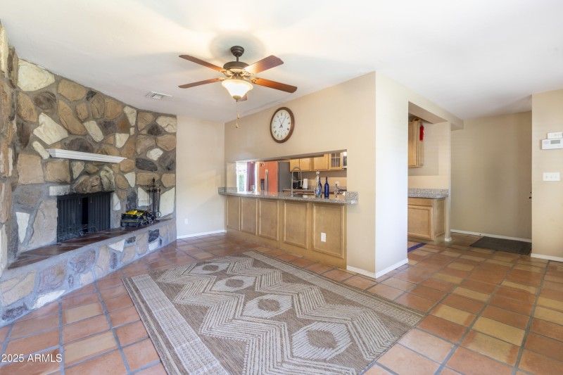 1825 E Medlock Dr-35