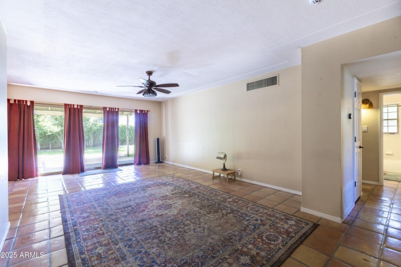 1825 E Medlock Dr-42