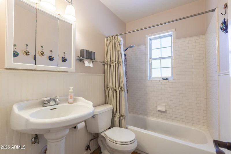 1825 E Medlock Dr-48