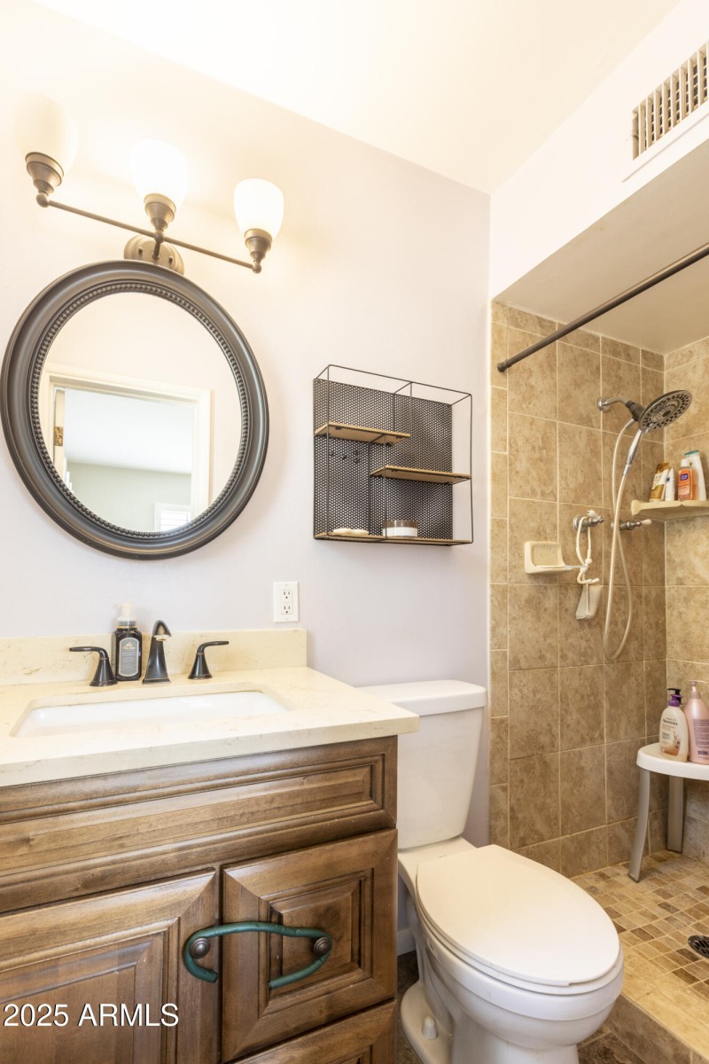 1825 E Medlock Dr-52