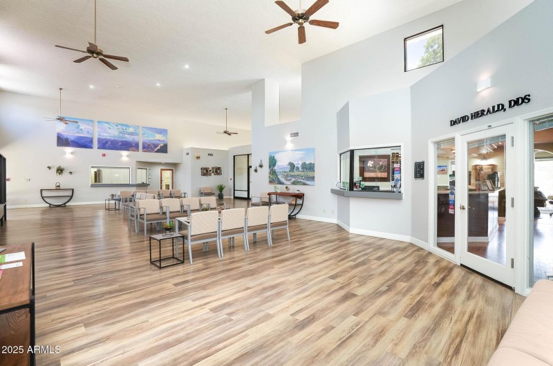 Lobby | Shared Waiting