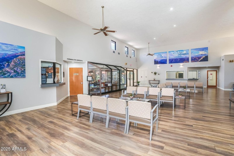 Lobby | Shared Waiting