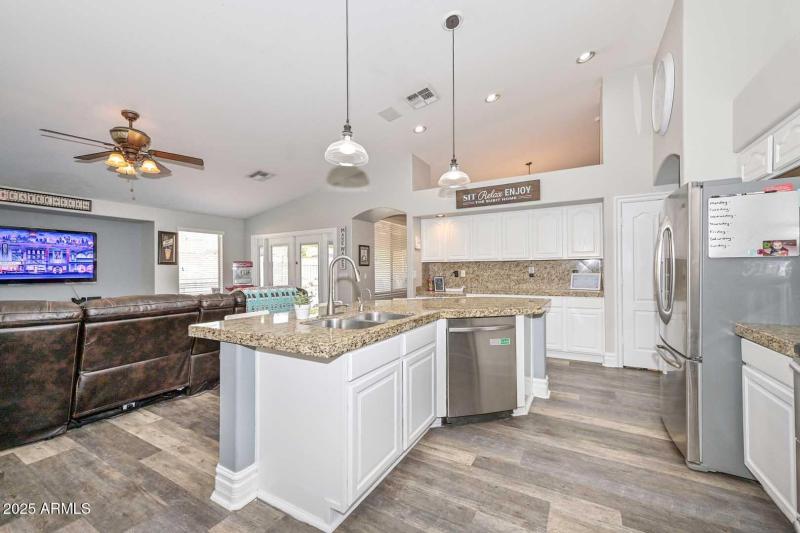 Kitchen-Family Room2