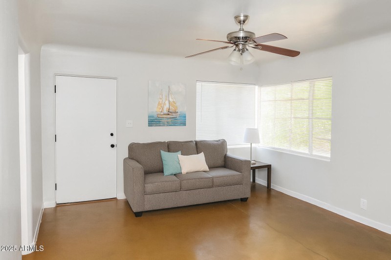 1040DB97-CBED-4FEB-86CC-4DD1209E5050