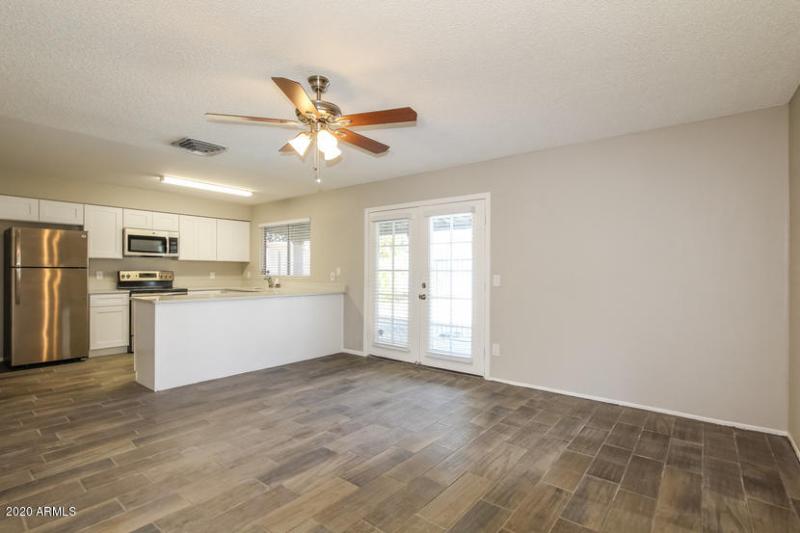 P3212979-03-Formal Dining Area-658880