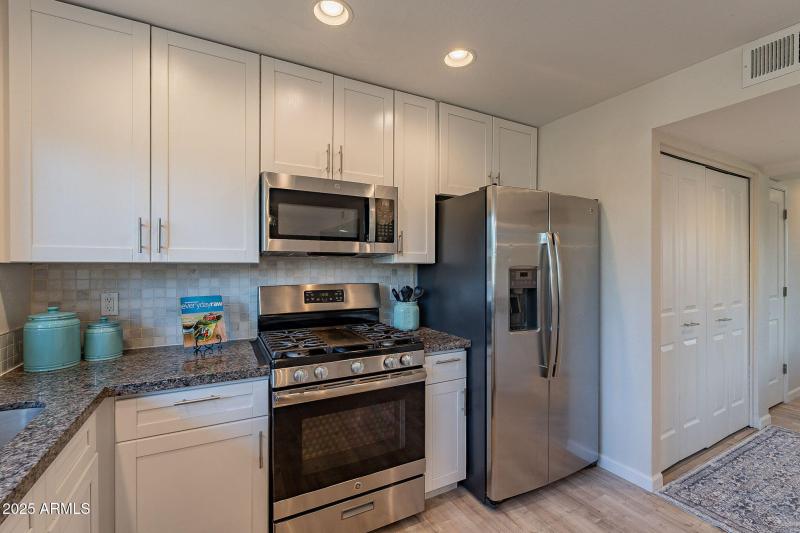 Marble tile backsplash