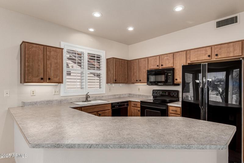 Electric stove, but also has gas hook up