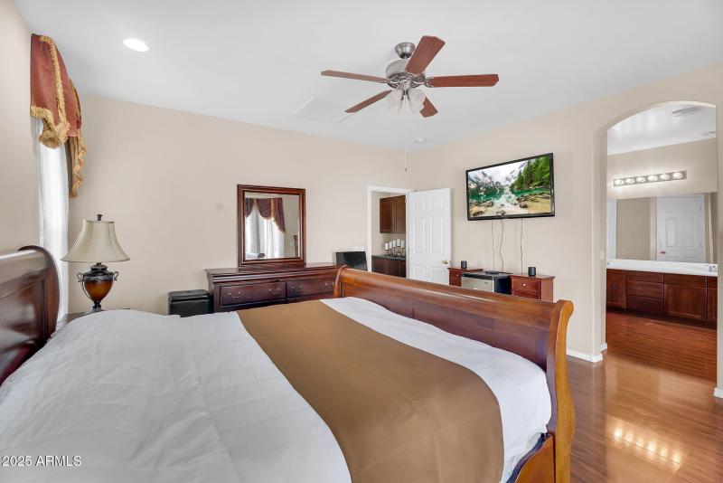 22-web-or-mls-East Sebring-27