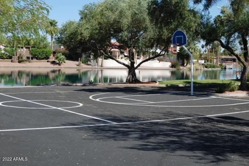 DRanch bsktball court