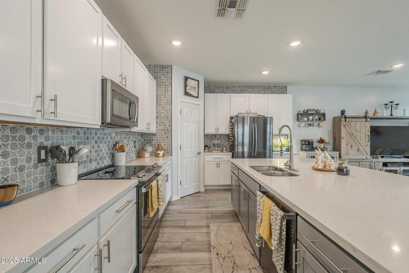 013_Huge Center Island