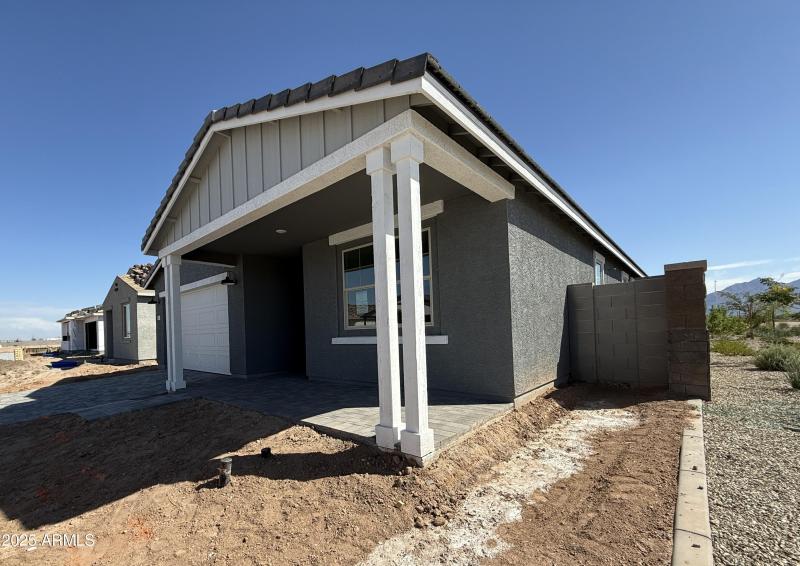 002_Front_Patio