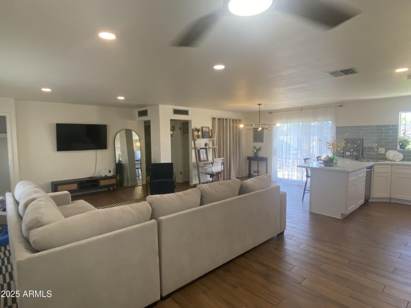 Greatroom to Dining