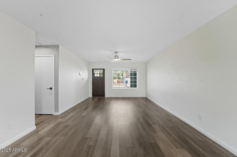 6337 W Caron St-10