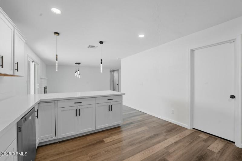 6337 W Caron St-18