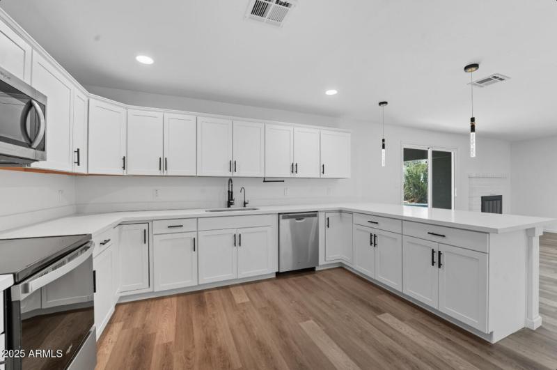 6337 W Caron St-25