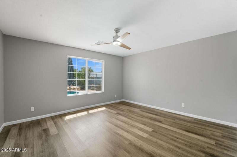 6337 W Caron St-28