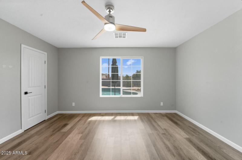 6337 W Caron St-31
