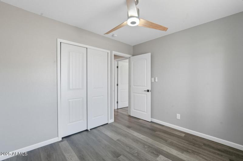 6337 W Caron St-37