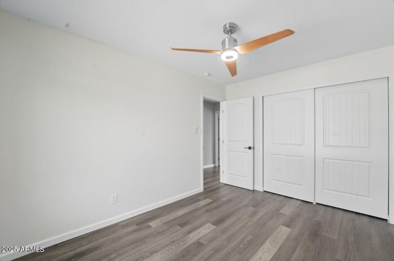 6337 W Caron St-41