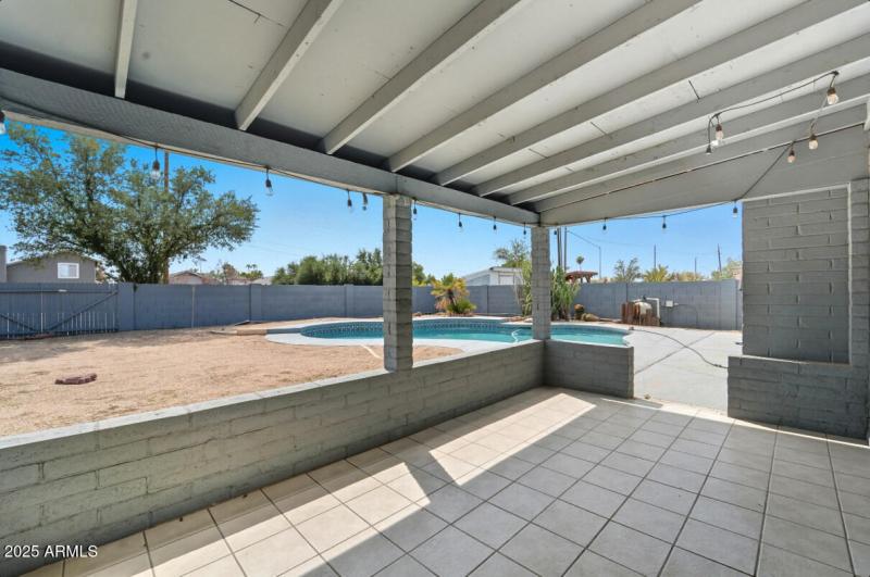6337 W Caron St-43