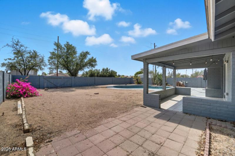 6337 W Caron St-44