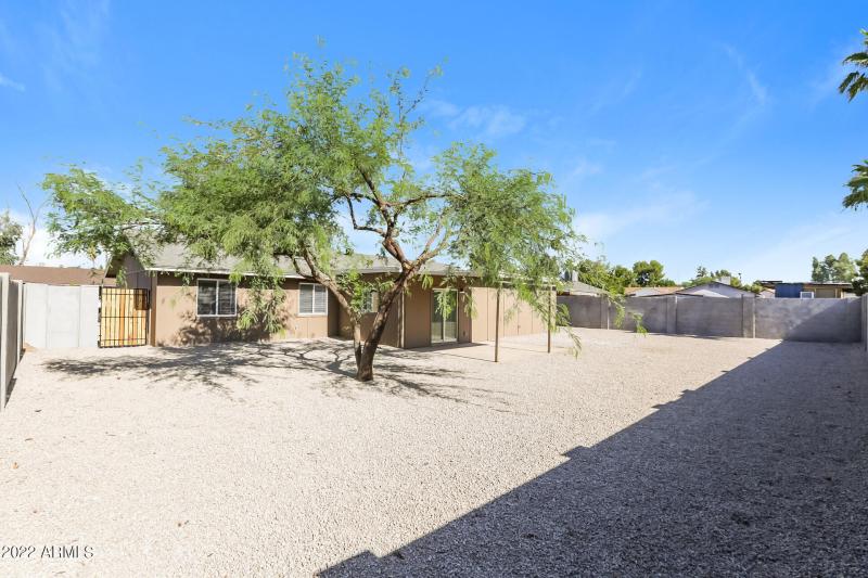 014-photo-rear-view-11307878