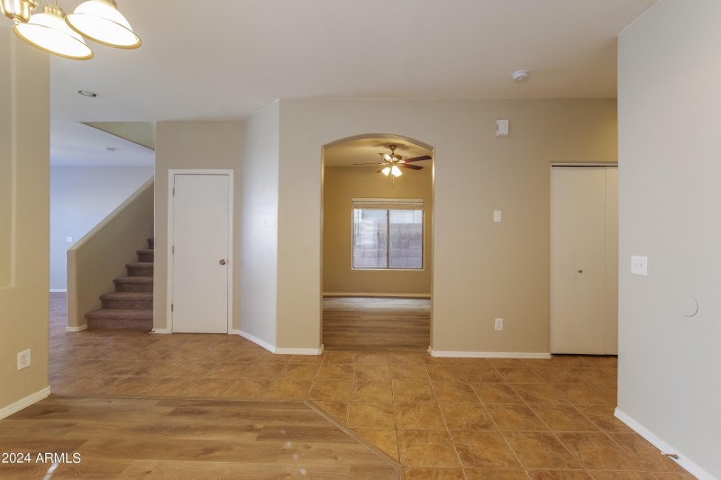 006-photo-dining-room-8930027