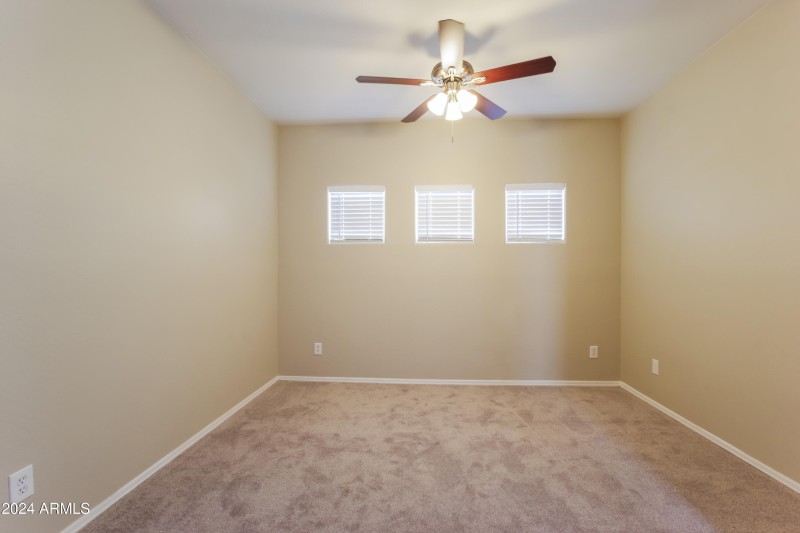 012-photo-bedroom-8930021