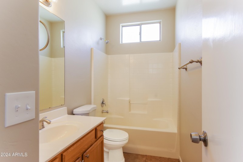 014-photo-bathroom-8930023
