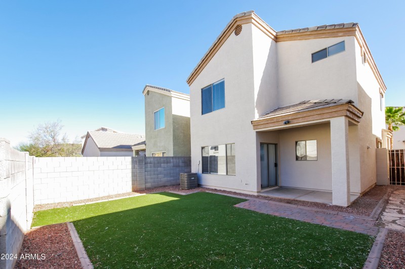 016-photo-rear-view-8931011