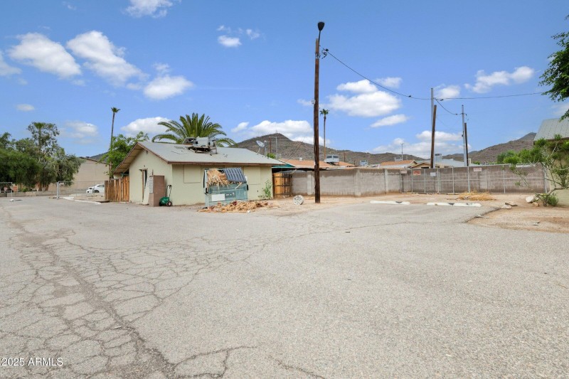 13-custom-1815 W Sahuaro Dr-13