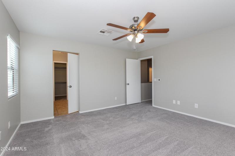 008-photo-primary-bedroom-8781679