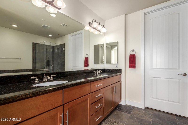 PRIMARY BATHROOM / DOOR TO CLOSET