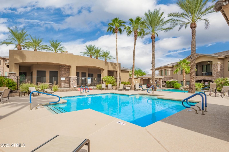 CLUBHOUSE / HEATED POOL