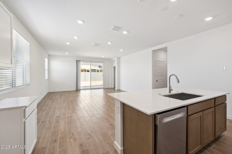 11-web-or-mls-24254-w-hacienda-ave-lot-2