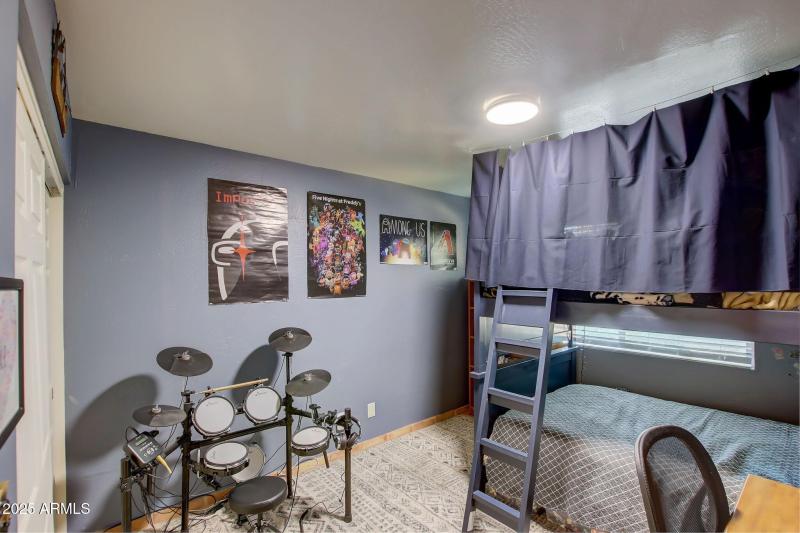 19-web-or-mls-E Forge Ave-019