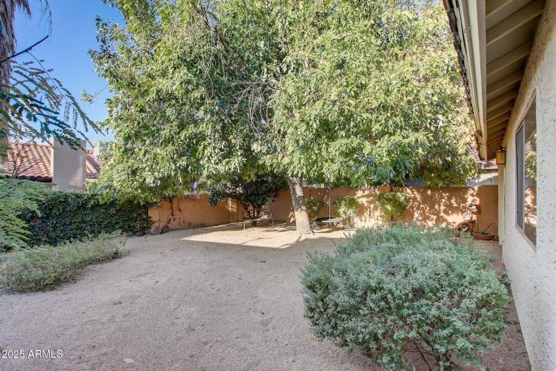 28-web-or-mls-E Forge Ave-028