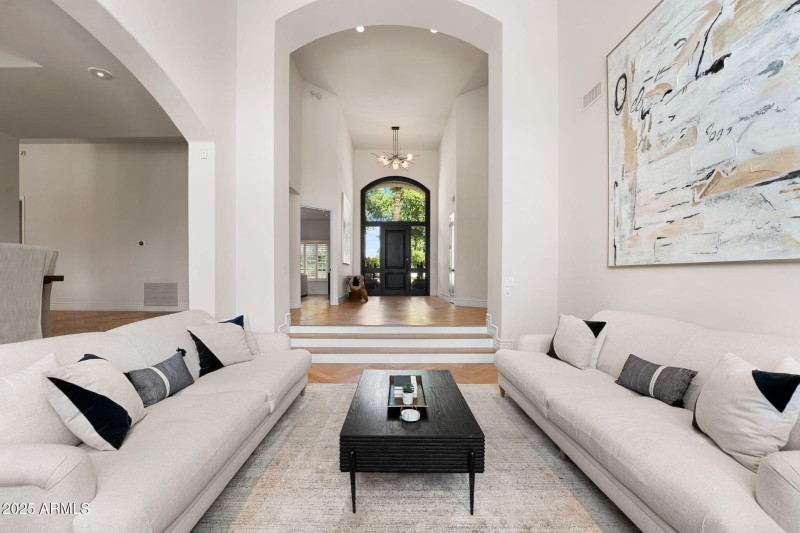 Living/Foyer
