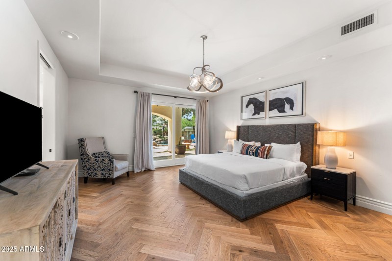 Primary suite