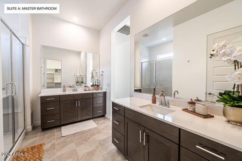 SUITE A_ MASTER BATHROOM