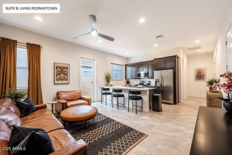 SUITE B_ LIVING ROOM_KITCHEN