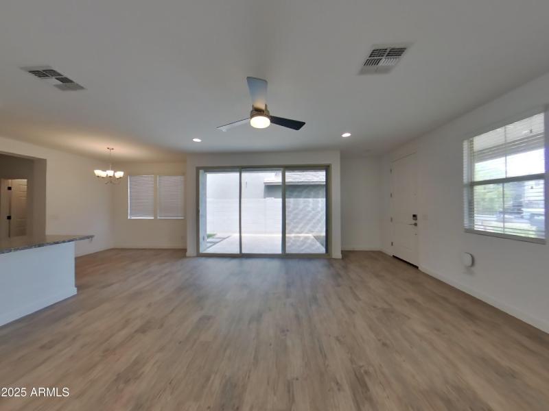 12_pc_XcWoOMxxzr_GtAKhHdX0c_layout_1