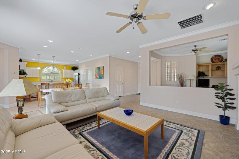 4237 E Blue Spruce Ln-11