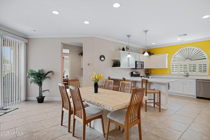 4237 E Blue Spruce Ln-15