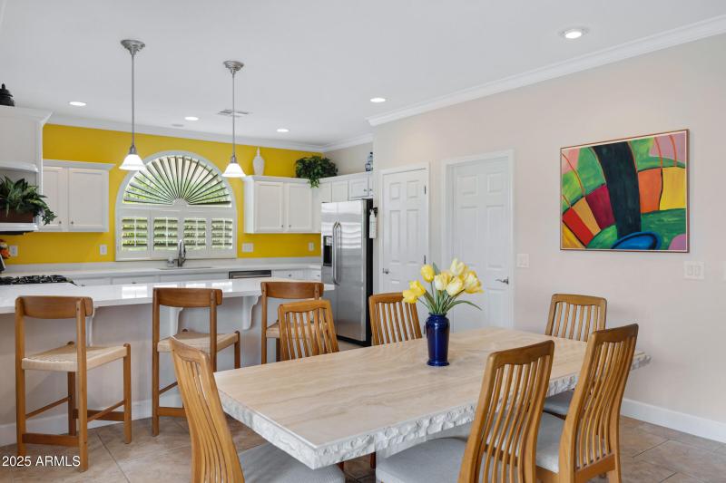 4237 E Blue Spruce Ln-17